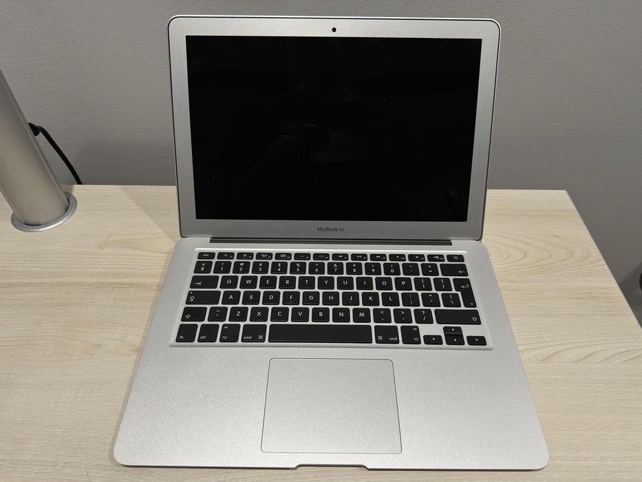 MacBook Air (13-inch, Early 2025)