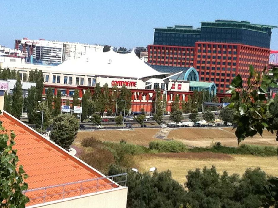 Alugo quarto individual mobilado junto ao Colombo