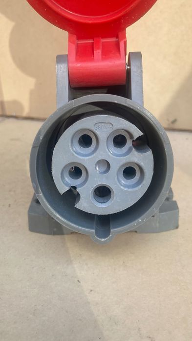 Gniazdo   siłowe   pojedyncze