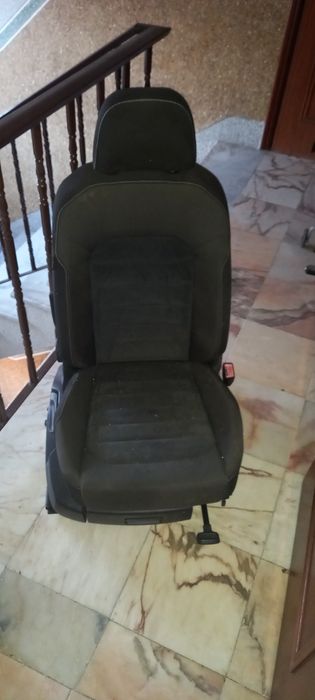Par Bancos Frente VW Golf 7 VII c/ Airbag e Gavetas