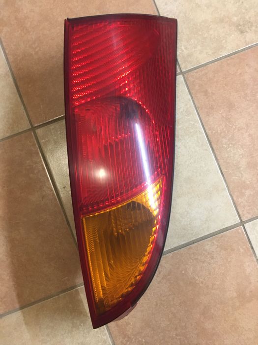 Форд Фокус 1, Задній правий  ліхтар,