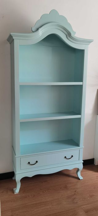 Móvel maciço lacado a azul