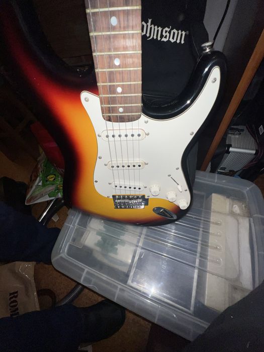 Guitarra Elétrica Johnson Stratocaster Sunburst + Capa