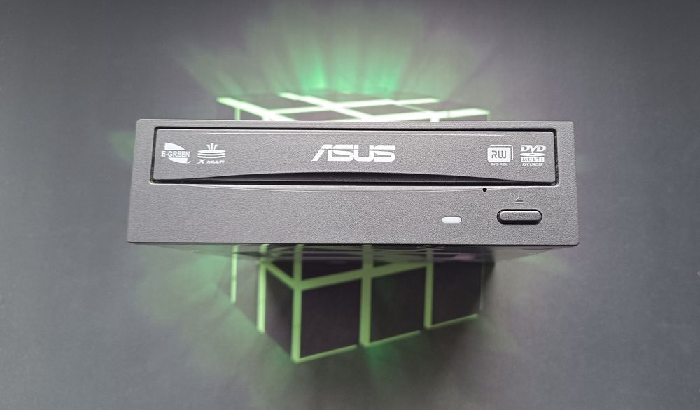 Новый DVD-RW привод ASUS DRW-24F1ST с ним отдам новые dvd диски
