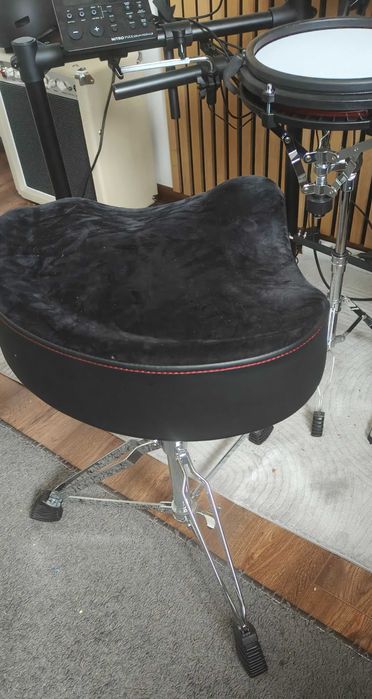 Perkusja elektroniczna alesis nitro max kit + double kick + drum throne