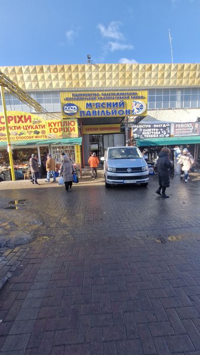 Продам готове місце на ринку "Житній" з холодильним обладнанням