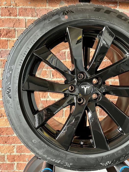 Koła Zimowe 19 Tesla Y Long Range 255/45R19 Nowe Performance 2025