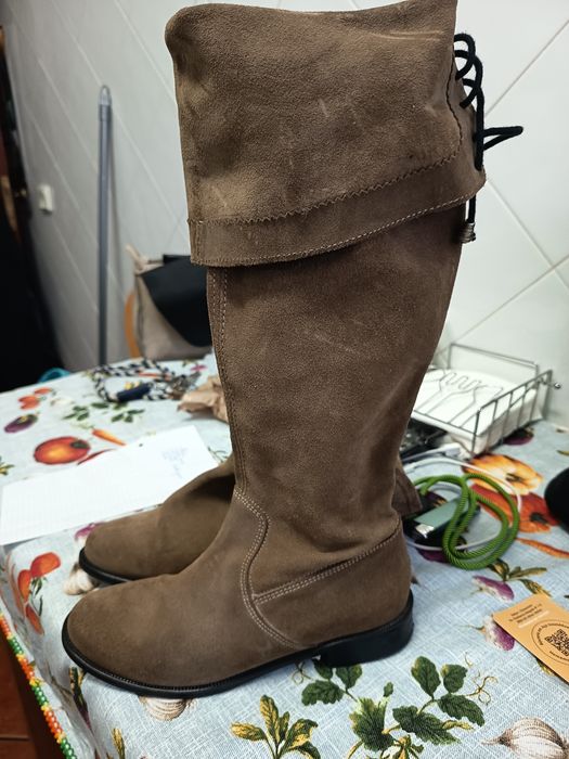Botas usadas em pele