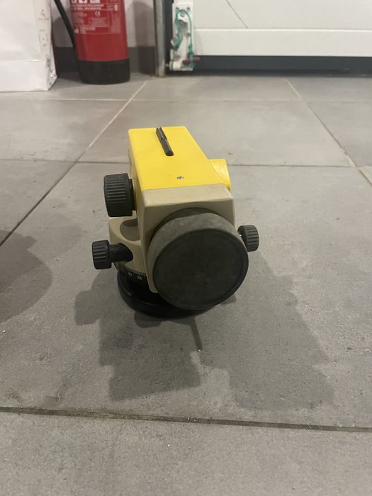 nível óptico automático South DSZ3, ideal para topografia e construção civil. Mais tripé