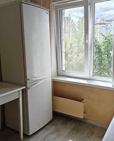 Продам 1 к вул.Ч,Калини 3 в   Троєщина