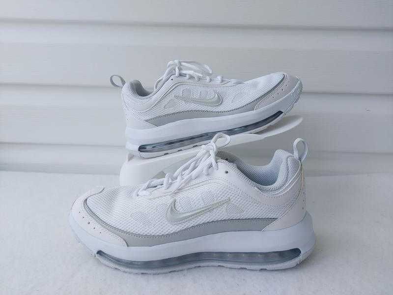 Жіночі білі кросівки nike wmns nike air max ap