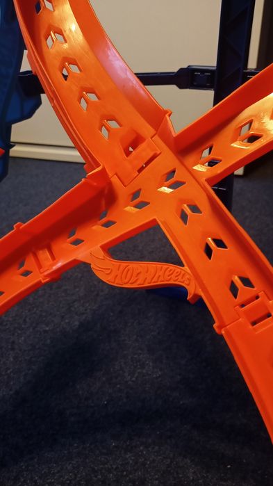 Tor hot wheels pionowy ósemka 8