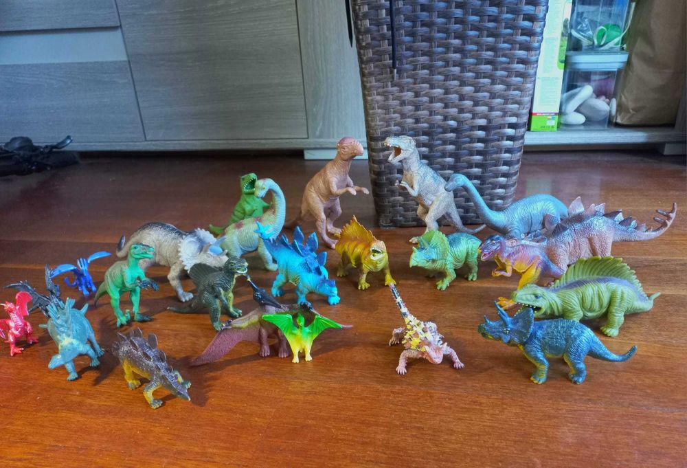 Dinozaury, duży zestaw, zwierzęta, tyranozaur, triceratops i inne.