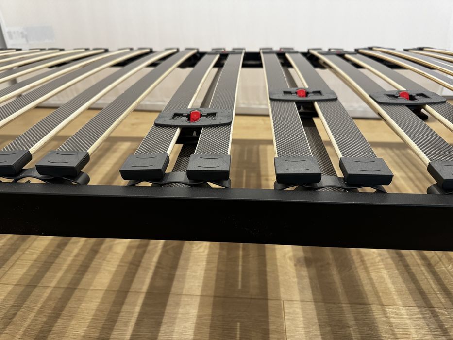 Vendo 2 Camas de solteiro completas, colchão e estrado