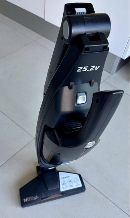 Aspirador Vertical NILFISK Handy 2 em 1 (25.2 V - Autonomia: entre 20 a 25 minutos de utilização