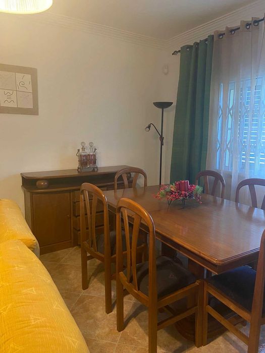 Mesa de Jantar extensível e 6 Cadeiras