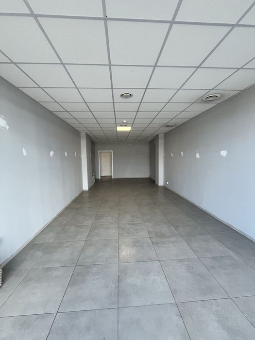 Przestrzenny lokal 92 m2 handlowo-usługowy w Gdyni przy ul. Morskiej