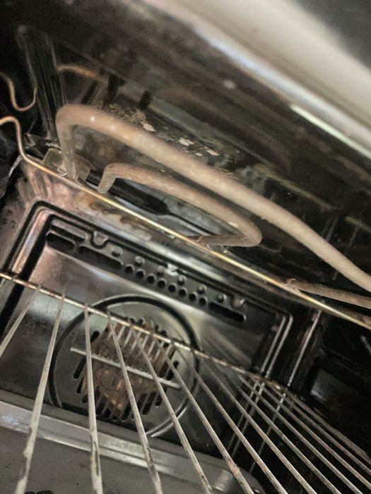 продам духовку Ariston