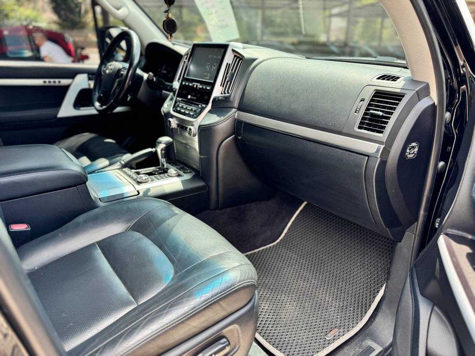 Toyota Land Cruiser 200