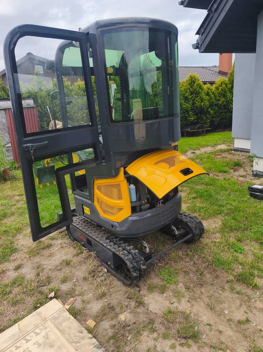 minikoparka silnik 3 cylindry
