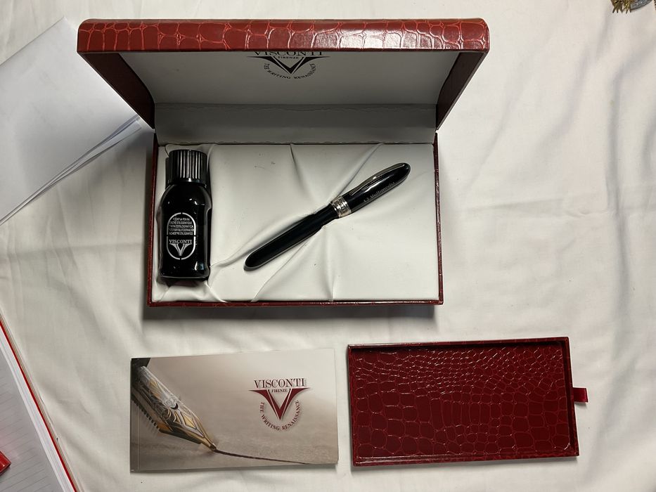 Caneta tinteiro da marca Visconti com estojo e garantia