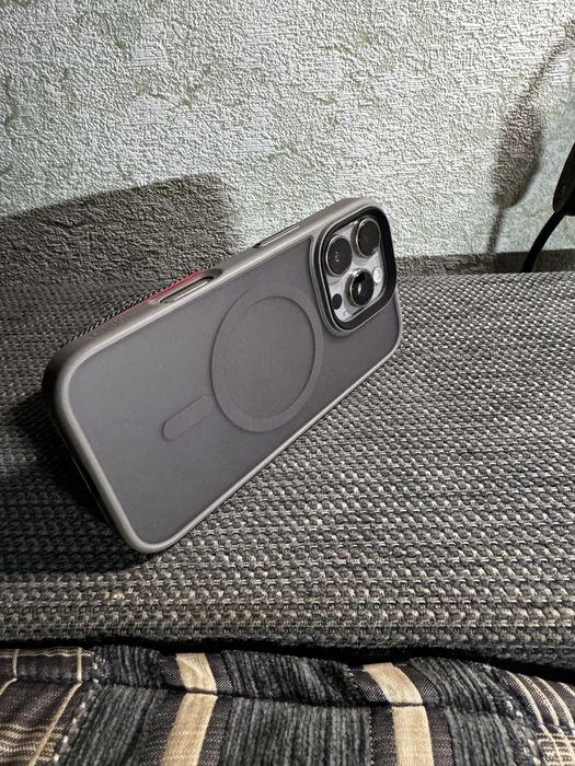 Чехол на iphone 16pro