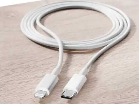 Кабель для зарядки та  даних USB-C до Lightning Phone, iPad та iPod