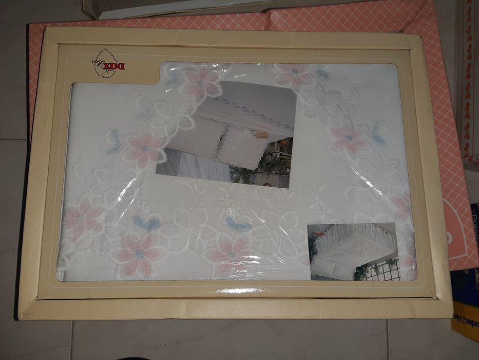 Jogo de cama de casal bordado  novo