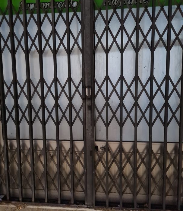 Grades e porta de protecção