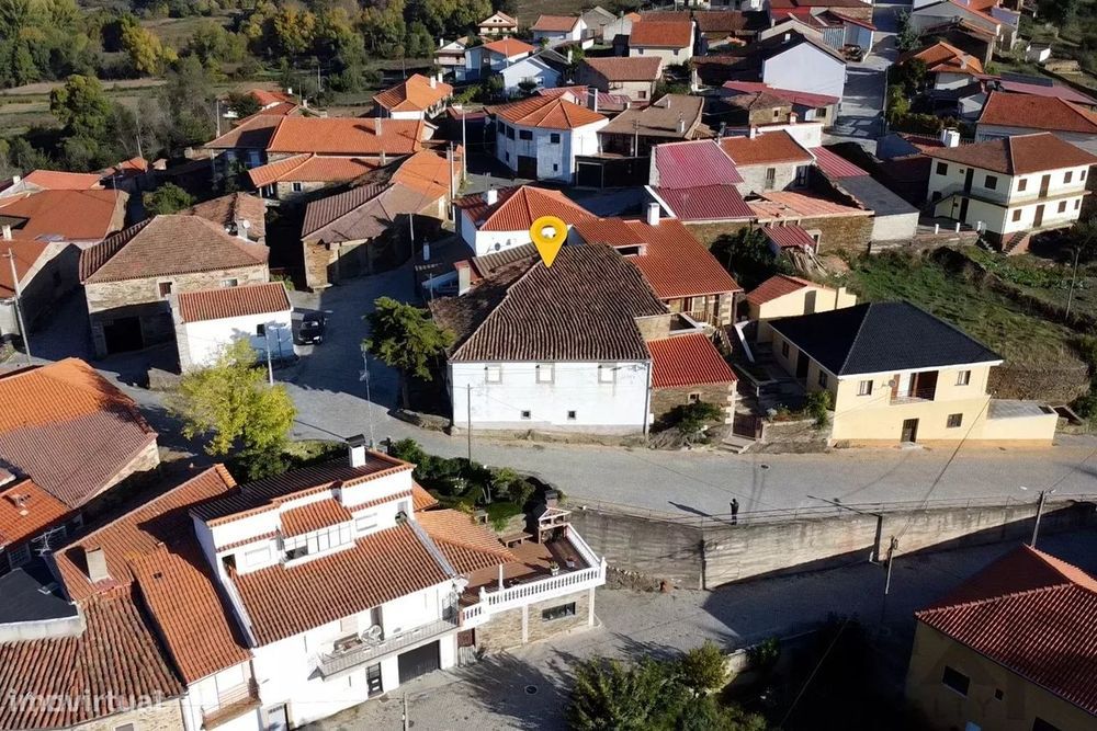 Casa Espaçosa em Caçarelhos e Angueira