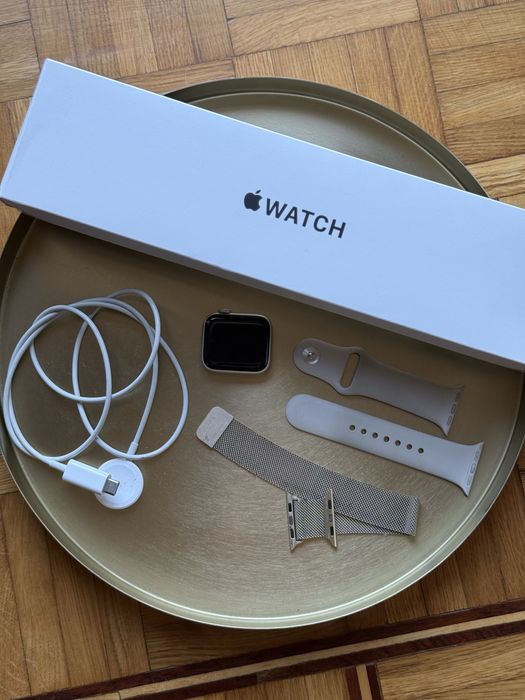 Apple Watch SE GPS 40 mm Starlight Aluminiowy