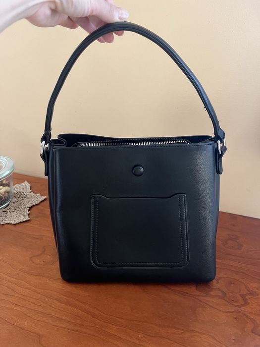 Mala czarna klasyczna torebka do reki