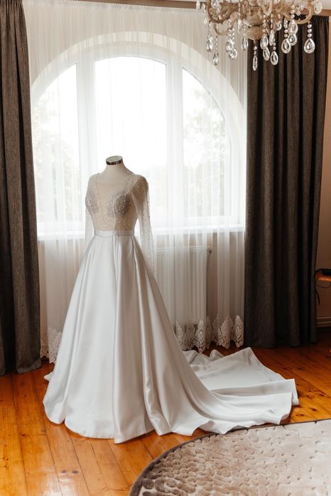 Весільна сукня.