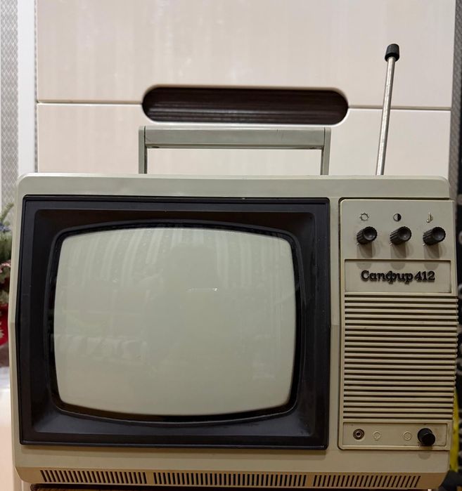 Вінтажний телевізор Сапфір 412