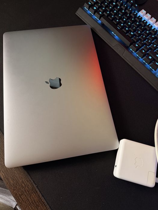 Macbook Pro 15 - Touchbar451242563271413762