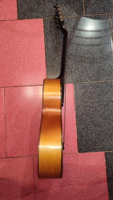 Продам гитару без трещин