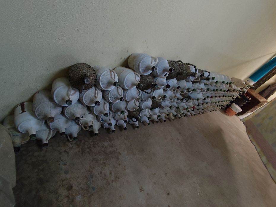 Garrafões 136 unidades