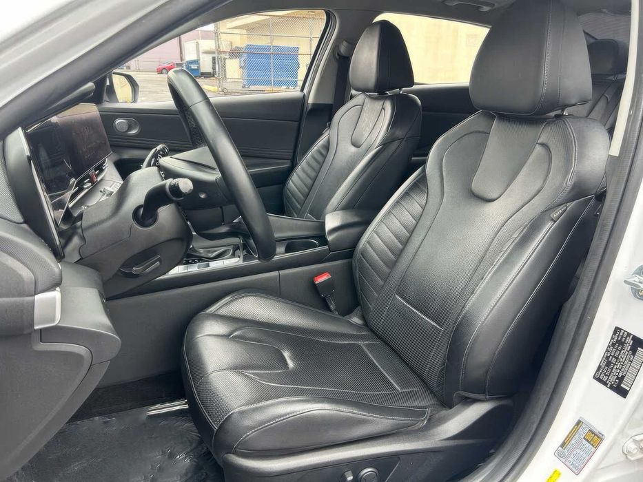 Hyundai Elantra Hyb Limited      2019