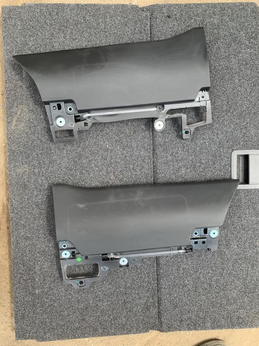 Подушка колін Tesla Model S Plaid airbag