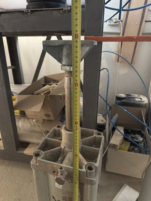 Пневматичний циліндр