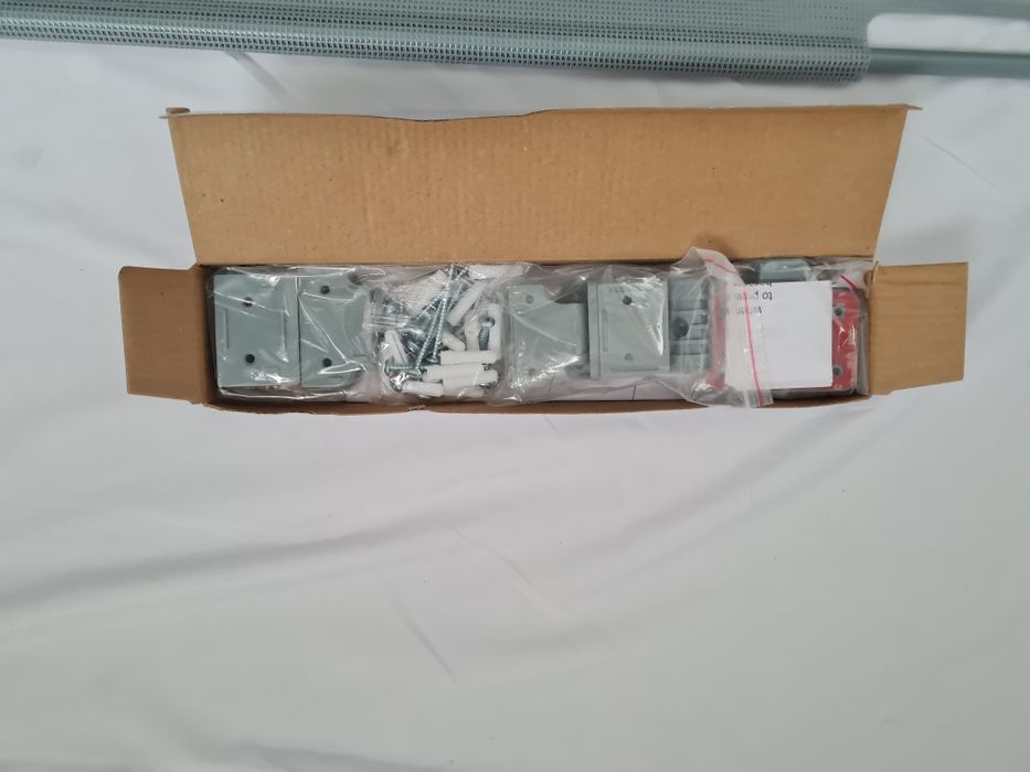 Bramka ochronna na drzwi dla dzieci wysuwana 0-300cm szara barierka