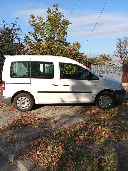 Продам Фольксваген каддик  2008 г.в,2.0 бензин  MPI,пяти дверей.