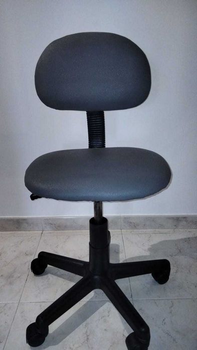 Cadeira para manicure ou segretária