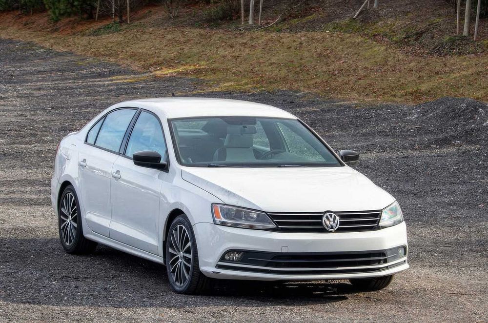 Volkswagen Jetta Sport      2016