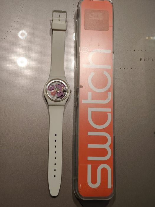 Zegarek damski Swatch Tender Present  stan bdb biały nowa bateria