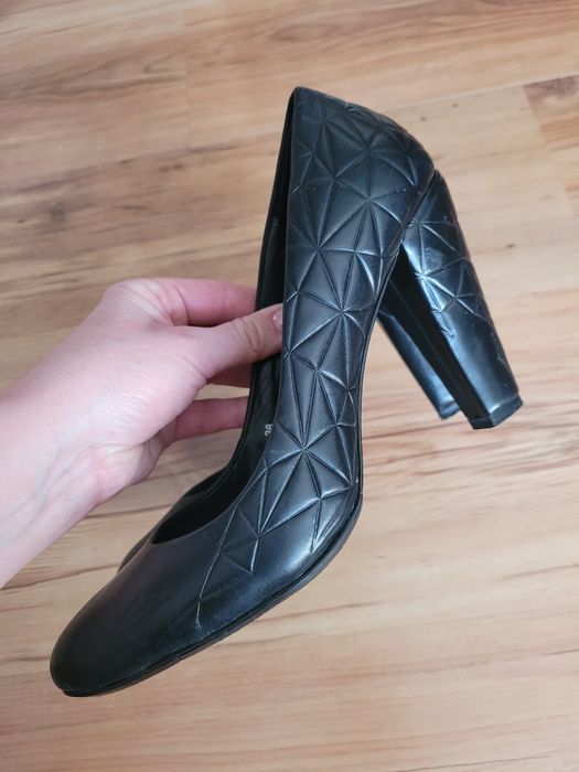 Buty na obcasie United Nude 38