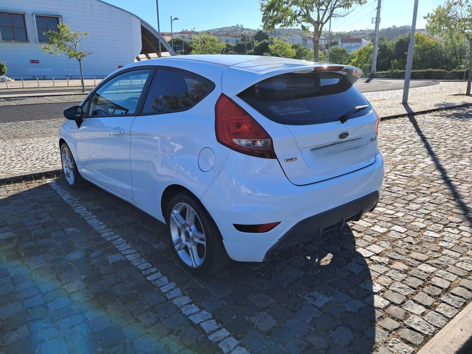 Ford Fiesta Comercial 1.6 TDCi Sport 95cv (2011) | 129k km | Selo Antigo (35€)