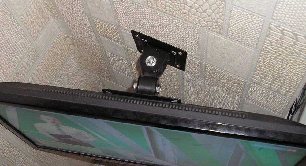 Настенный кронштейн с наклоном и поворотом. Новый.