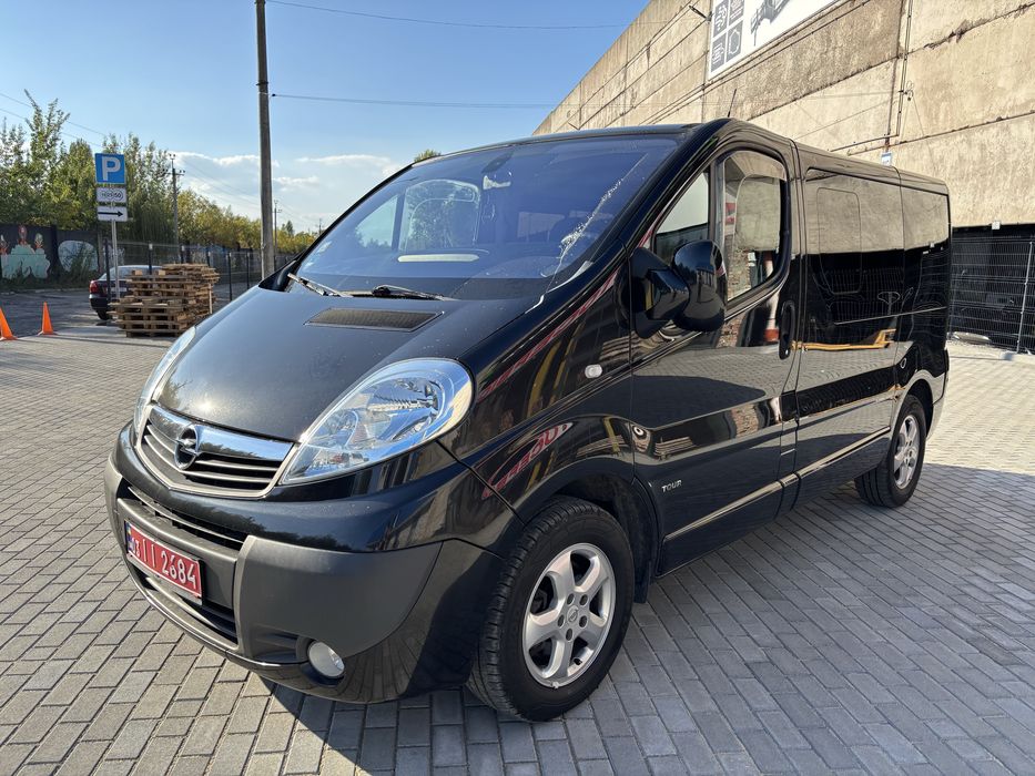 Opel Vivaro 2,5D пасажир автомат