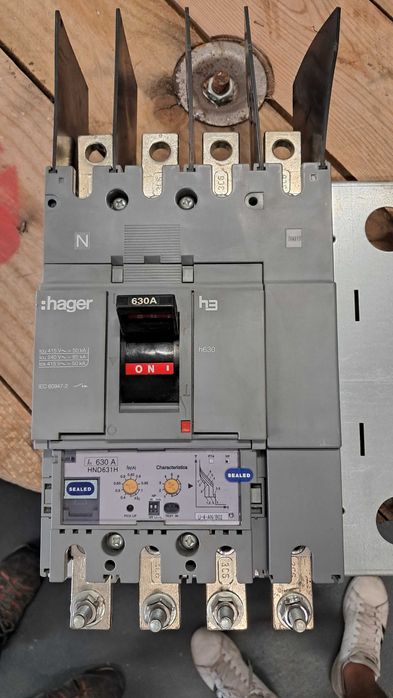 Disjuntor Geral h630 LSI 4P 4D 630A 50kA HND631H Hager Semi-Novo